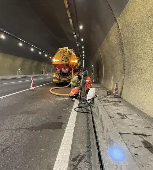 商州隧道排水渠清淤